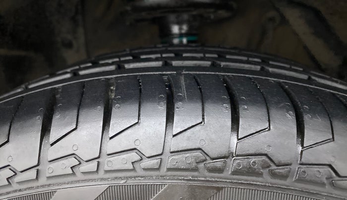 2018 Maruti S Cross ALPHA SHVS, Diesel, Manual, 35,940 km, Right Front Tyre Tread