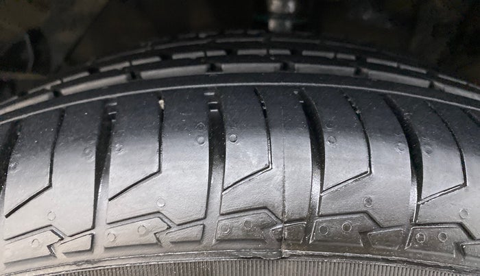 2018 Maruti S Cross ALPHA SHVS, Diesel, Manual, 35,940 km, Left Front Tyre Tread