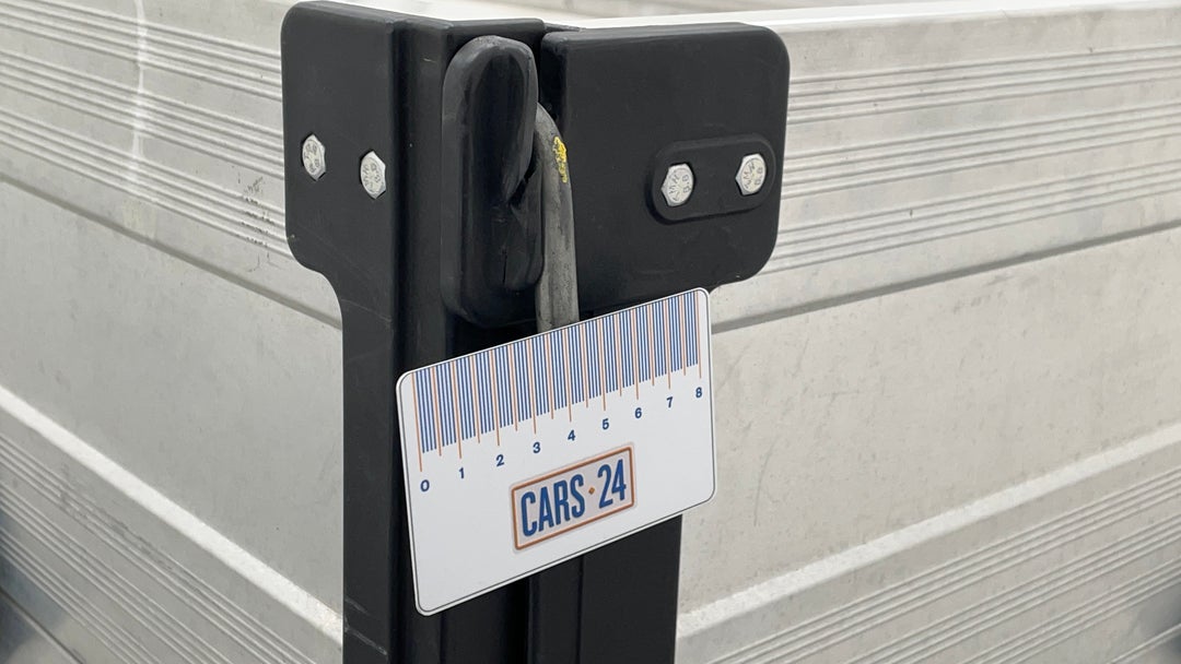 Boot / Tailgate Tailgate Dent