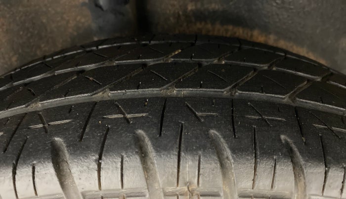 2013 Maruti Ritz VXI ABS, Petrol, Manual, 28,959 km, Right Rear Tyre Tread