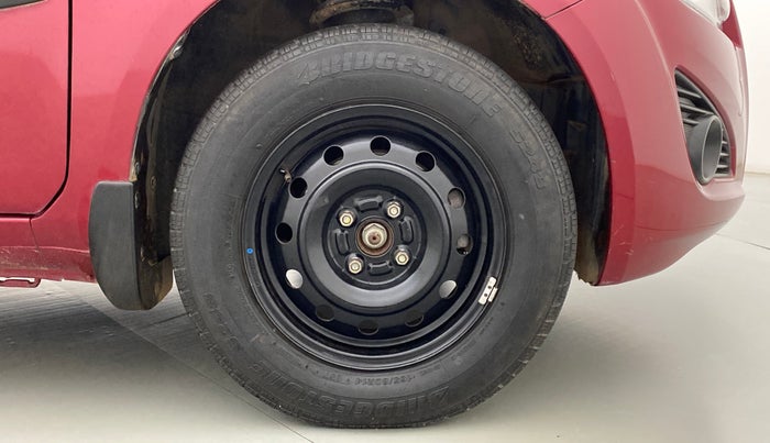 2013 Maruti Ritz VXI ABS, Petrol, Manual, 28,959 km, Right Front Wheel