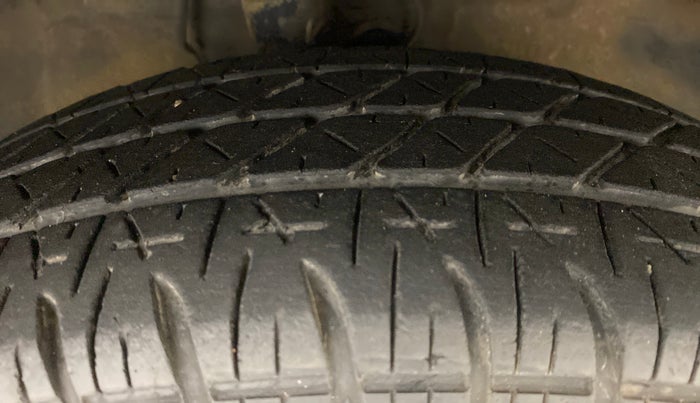 2013 Maruti Ritz VXI ABS, Petrol, Manual, 28,959 km, Right Front Tyre Tread