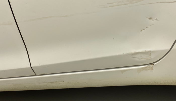 2016 Maruti Swift ZXI D, Petrol, Manual, 50,619 km, Left running board - Minor scratches