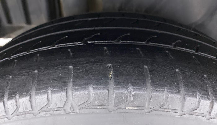 2015 Maruti Swift Dzire ZDI, Diesel, Manual, 89,680 km, Right Rear Tyre Tread