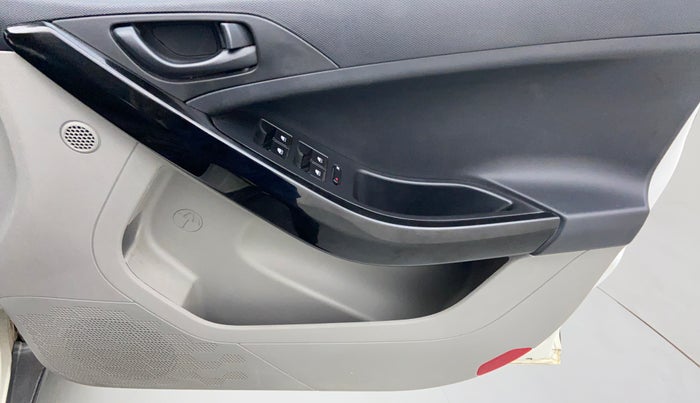 2018 Tata NEXON XM 1.5, Diesel, Manual, 30,616 km, Driver Side Door Panels Control