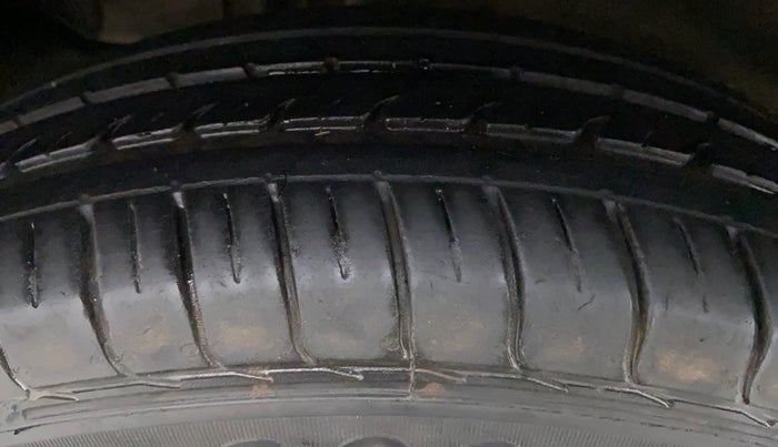 2018 Tata NEXON XM 1.5, Diesel, Manual, 30,616 km, Right Front Tyre Tread