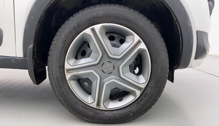 2018 Tata NEXON XM 1.5, Diesel, Manual, 30,616 km, Right Front Wheel