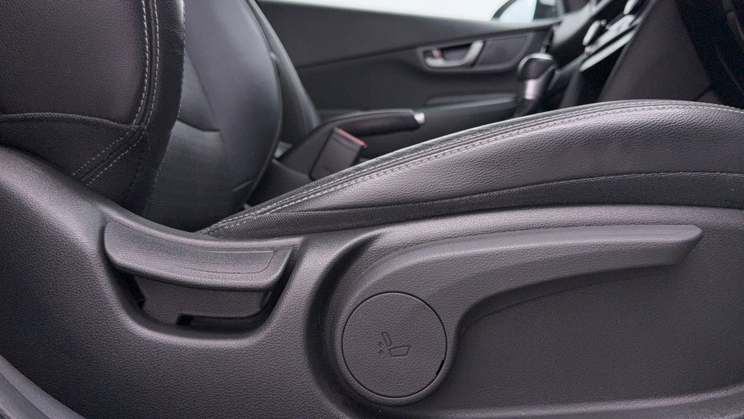 2017 Hyundai Kona Elite (FWD), Automatic, 63352 km, Drivers Side Adjustment Panel