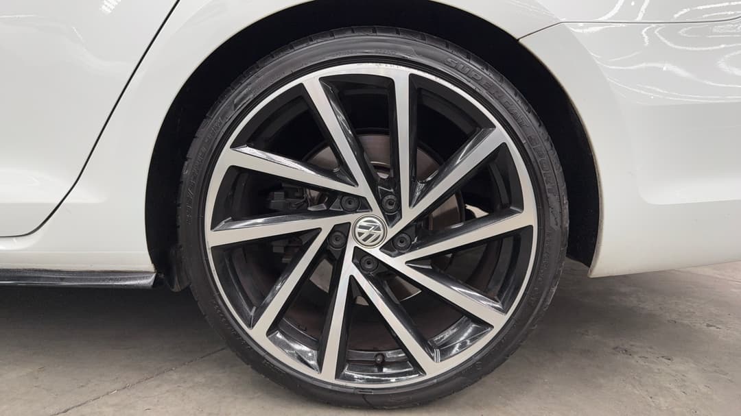 2018 Volkswagen Golf R, Automatic, 97822 km, Left Rear Wheel