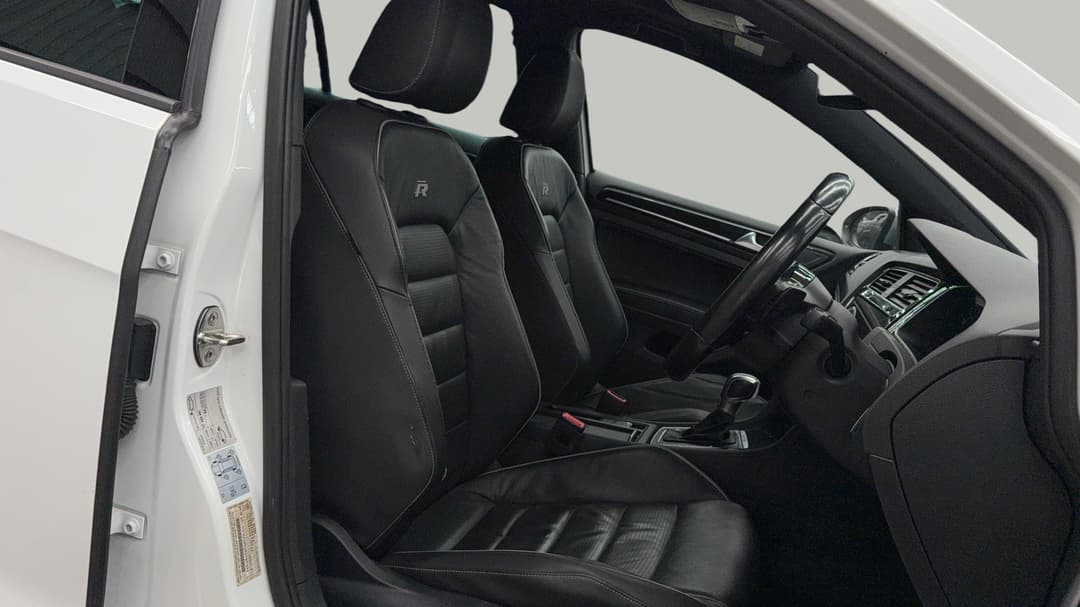 2018 Volkswagen Golf R, Automatic, 97822 km, Right Side Front Door Cabin View