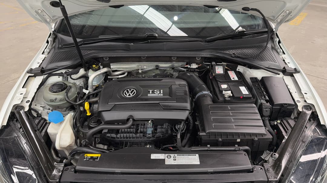 2018 Volkswagen Golf R, Automatic, 97822 km, Open Bonnet (Engine)