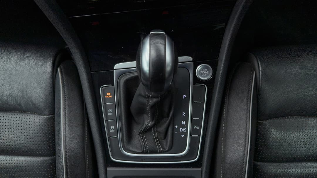2018 Volkswagen Golf R, Automatic, 97822 km, Gear Lever 