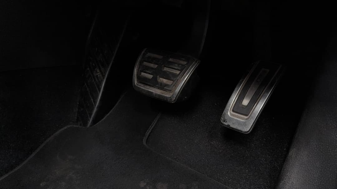 2018 Volkswagen Golf R, Automatic, 97822 km, Pedals and Footmat
