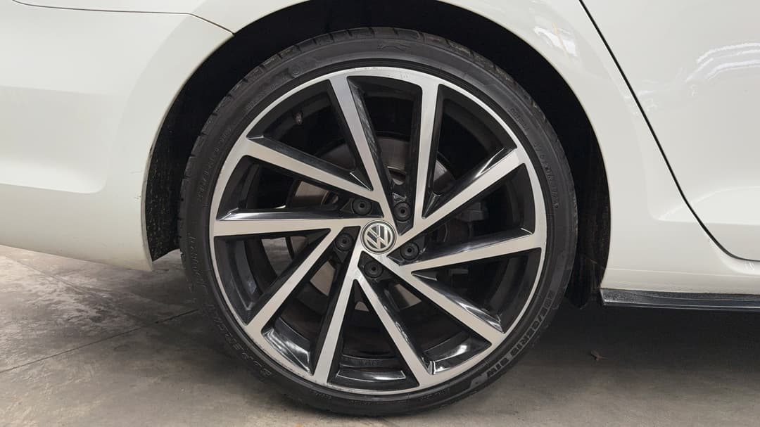 2018 Volkswagen Golf R, Automatic, 97822 km, Right Rear Wheel