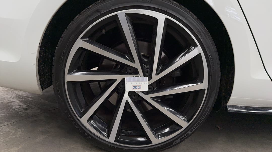 2018 Volkswagen Golf R, Automatic, 97822 km, Wheels Rim Rear RHS Gutter Rash