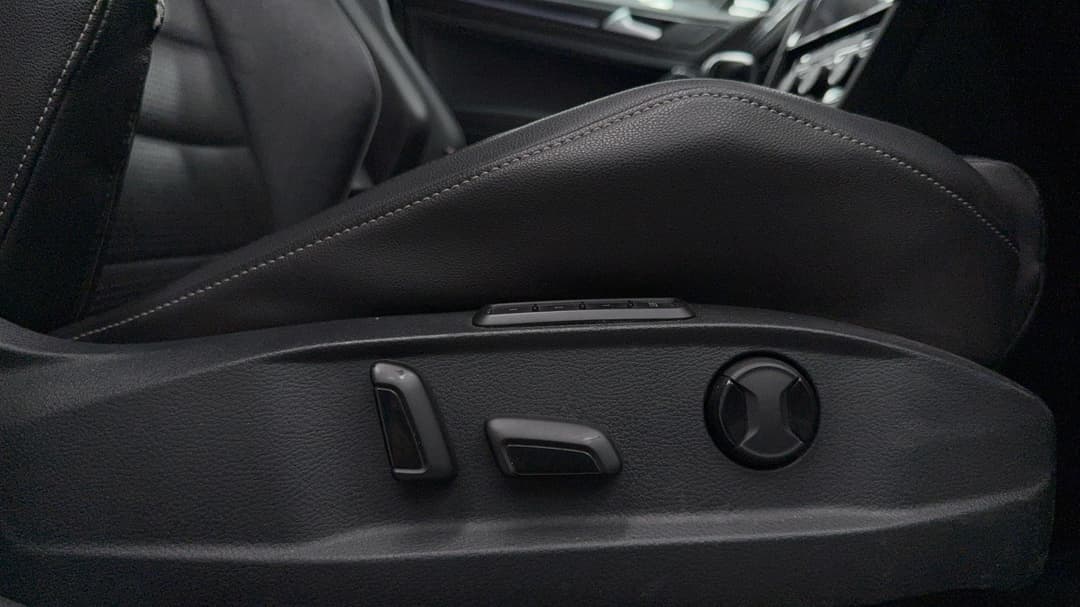 2018 Volkswagen Golf R, Automatic, 97822 km, Drivers Side Adjustment Panel