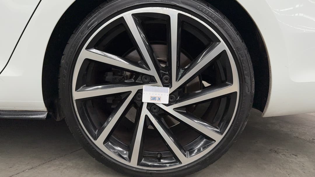 2018 Volkswagen Golf R, Automatic, 97822 km, Wheels Rim Rear LHS Gutter Rash
