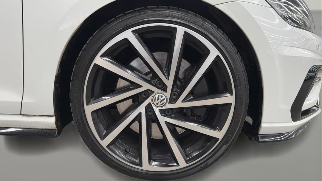 2018 Volkswagen Golf R, Automatic, 97822 km, Right Front Wheel