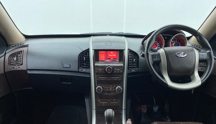 2014 Mahindra XUV500 W8 FWD, Diesel, Manual, 40,807 km, Dashboard View