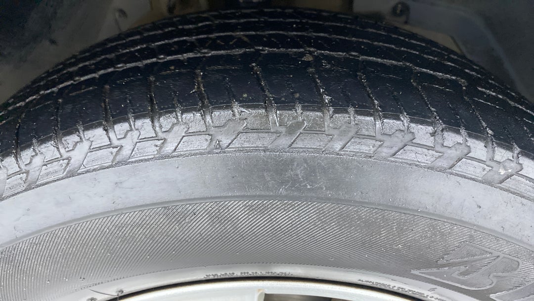 Right Front Tyre Tread
