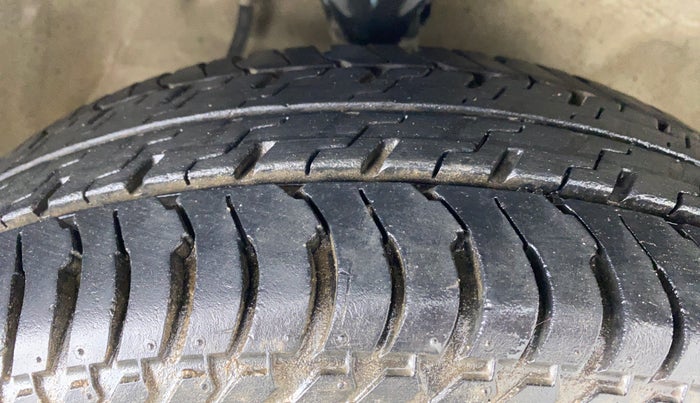 2015 Maruti Alto K10 VXI P, Petrol, Manual, 52,376 km, Right Front Tyre Tread