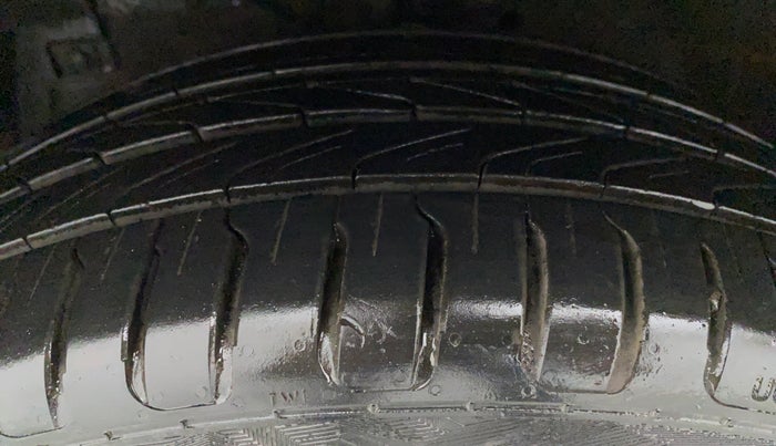 2015 Maruti Ciaz ZXI PLUS, Petrol, Manual, 60,661 km, Left Front Tyre Tread