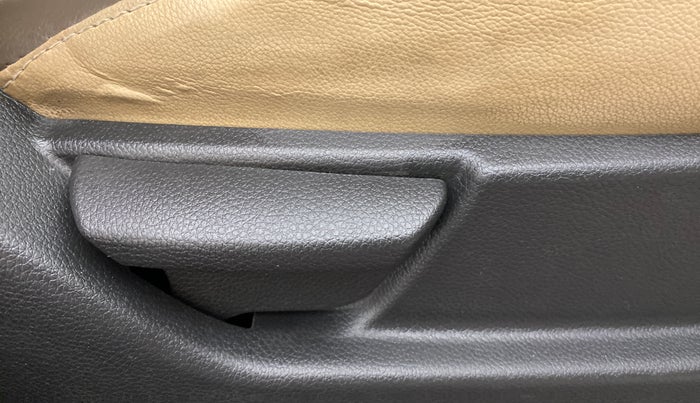 2012 Hyundai Eon D LITE PLUS, Petrol, Manual, 47,454 km, Driver Side Adjustment Panel