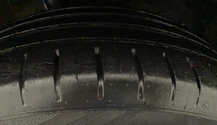 2017 Maruti Baleno ALPHA PETROL 1.2, Petrol, Manual, 67,470 km, Left Rear Tyre Tread