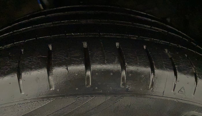 2017 Maruti Baleno ALPHA PETROL 1.2, Petrol, Manual, 67,470 km, Left Front Tyre Tread