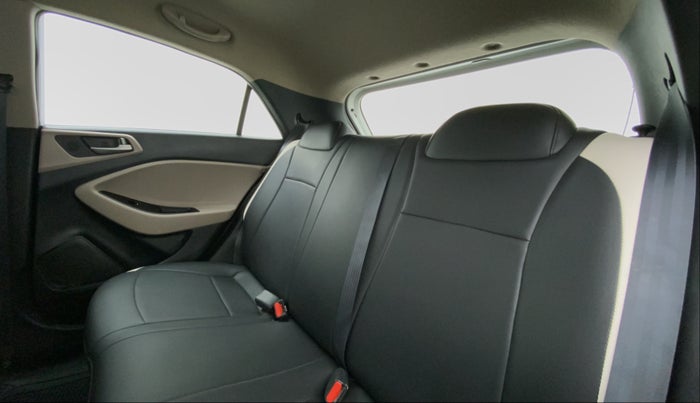 2017 Hyundai Elite i20 ASTA 1.2, Petrol, Manual, 28,507 km, Right Side Rear Door Cabin