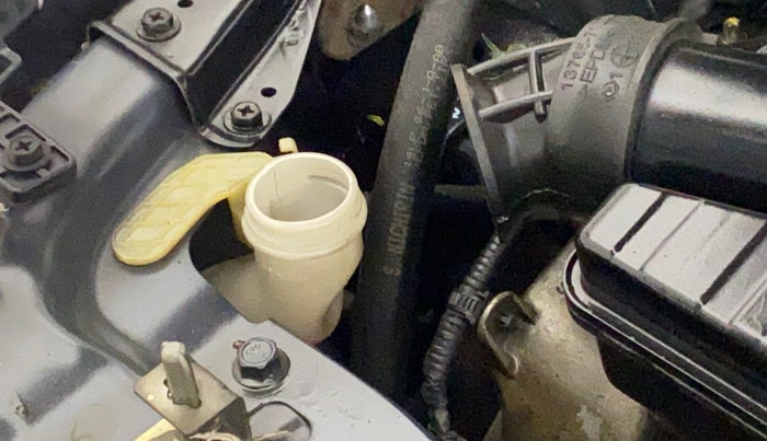 2014 Maruti Swift VXI, Petrol, Manual, 69,220 km, Front windshield - Wiper bottle cap missing