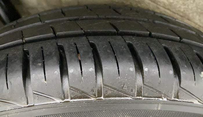 2014 Maruti Wagon R 1.0 VXI, Petrol, Manual, 32,849 km, Right Rear Tyre Tread