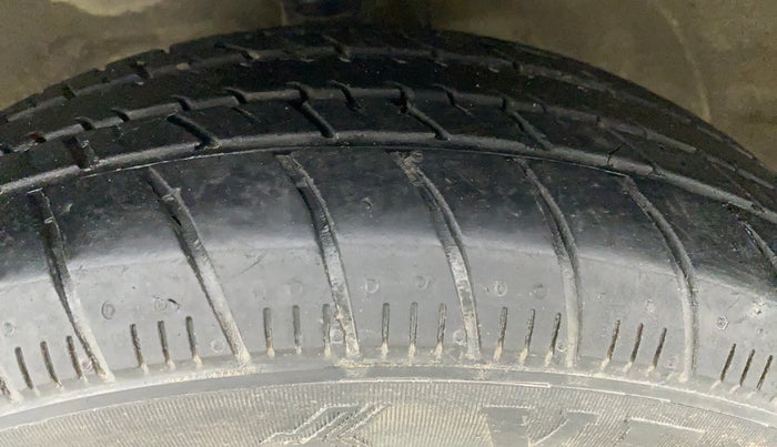 2014 Maruti Wagon R 1.0 VXI, Petrol, Manual, 32,849 km, Left Front Tyre Tread