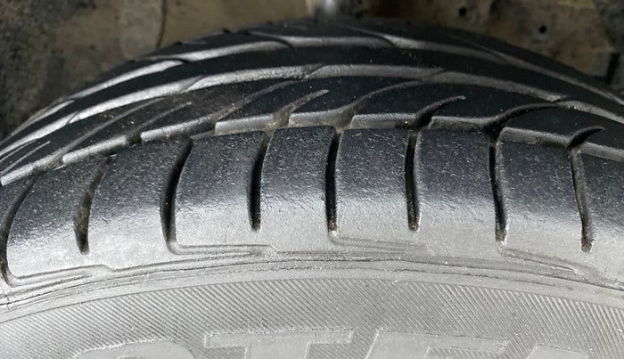 2016 Maruti Vitara Brezza VDI, Diesel, Manual, Right Front Tyre Tread