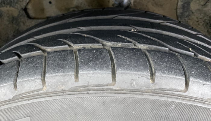 2016 Maruti Vitara Brezza VDI, Diesel, Manual, Left Front Tyre Tread