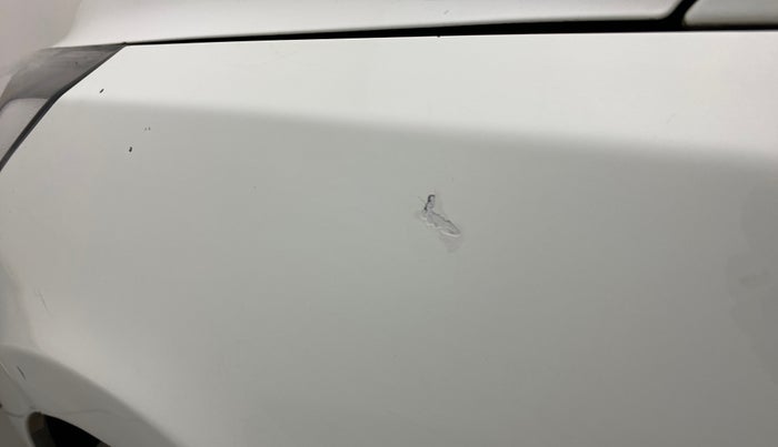 2011 Hyundai Verna FLUIDIC 1.6 VTVT SX, Petrol, Manual, 1,09,015 km, Left fender - Paint has minor damage