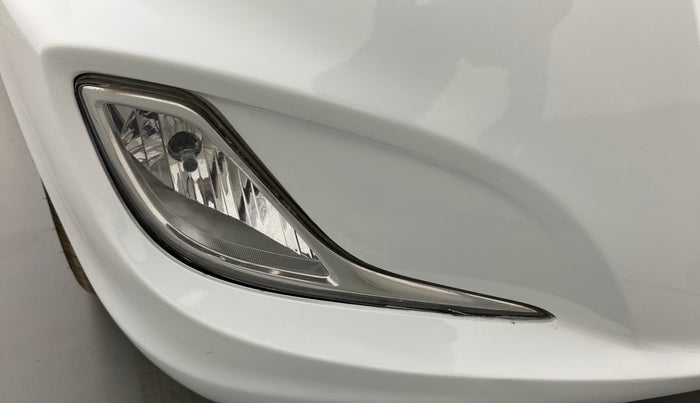 2011 Hyundai Verna FLUIDIC 1.6 VTVT SX, Petrol, Manual, 1,09,015 km, Right fog light - Not fixed properly