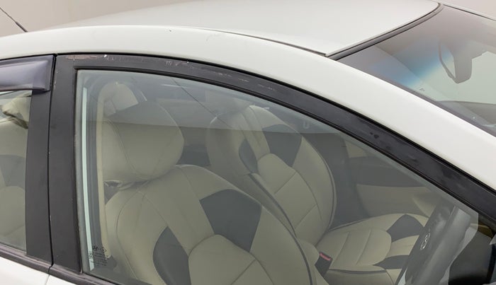 2011 Hyundai Verna FLUIDIC 1.6 VTVT SX, Petrol, Manual, 1,09,015 km, Driver-side door - Door visor damaged