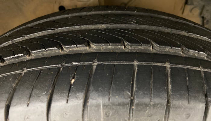 2013 Maruti Swift ZDI, Diesel, Manual, 52,458 km, Right Front Tyre Tread