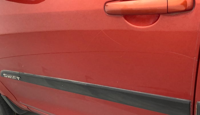 2013 Maruti Swift ZDI, Diesel, Manual, 52,458 km, Front passenger door - Minor scratches