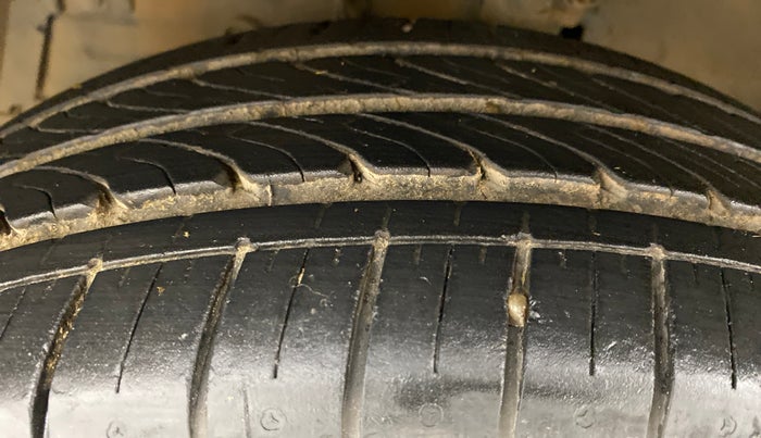 2013 Maruti Swift ZDI, Diesel, Manual, 52,458 km, Left Front Tyre Tread