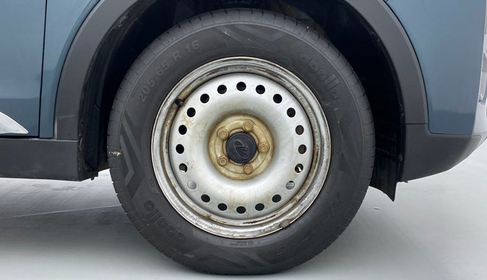 2021 Mahindra XUV300 1.2 W4 MT, Petrol, Manual, 15,778 km, Right Front Wheel