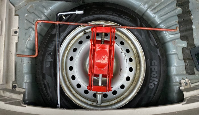2021 Mahindra XUV300 1.2 W4 MT, Petrol, Manual, 15,778 km, Spare Tyre