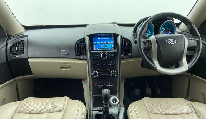 2017 Mahindra XUV500 W8 FWD, Diesel, Manual, 28,339 km, Dashboard