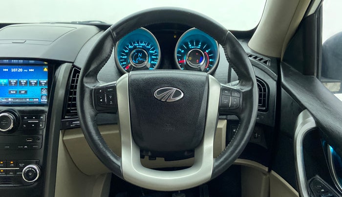 2017 Mahindra XUV500 W8 FWD, Diesel, Manual, 28,339 km, Steering Wheel Close Up