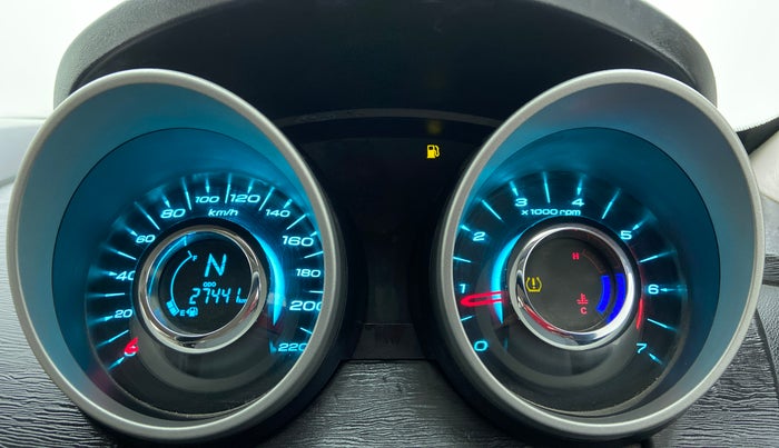 2017 Mahindra XUV500 W8 FWD, Diesel, Manual, 28,339 km, Odometer Image
