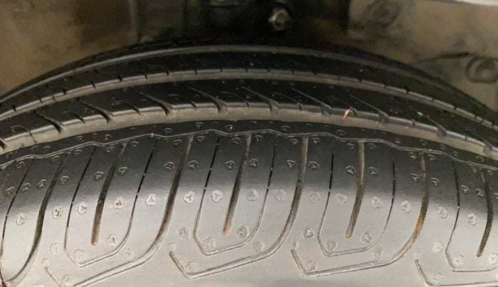2011 Honda City 1.5L I-VTEC S MT, Petrol, Manual, 1,04,753 km, Right Front Tyre Tread