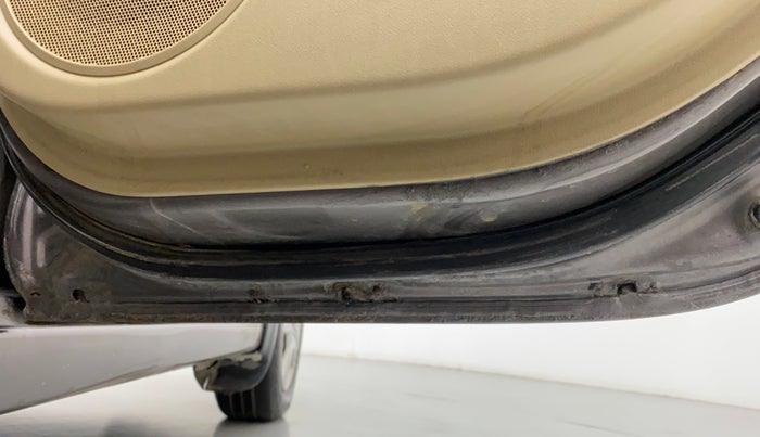 2011 Honda City 1.5L I-VTEC S MT, Petrol, Manual, 1,04,753 km, Right rear door - Slightly rusted