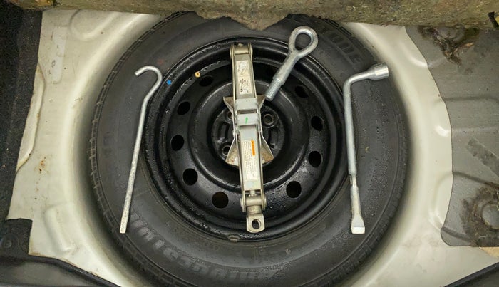 2011 Maruti Swift VXI, Petrol, Manual, 75,485 km, Spare Tyre