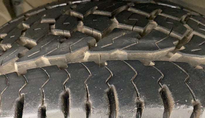 2013 Renault Duster RXL PETROL, Petrol, Manual, 64,747 km, Left Front Tyre Tread